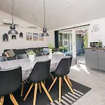 度假居 4 Star Holiday Home In Oksbol *